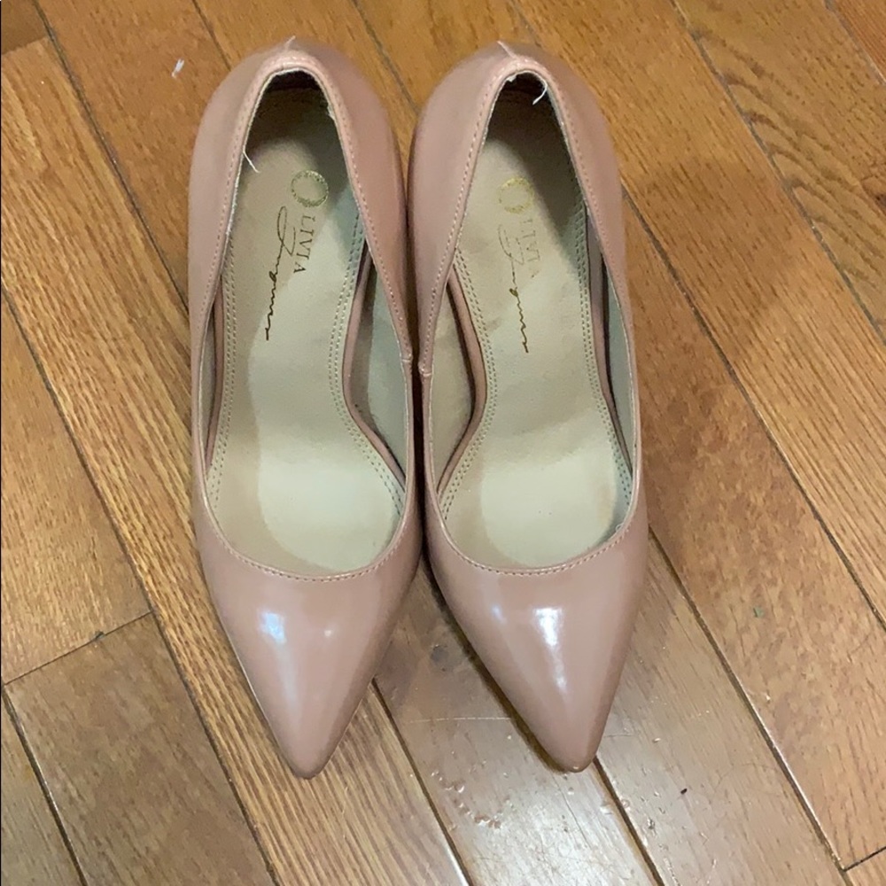 Nude Pumps